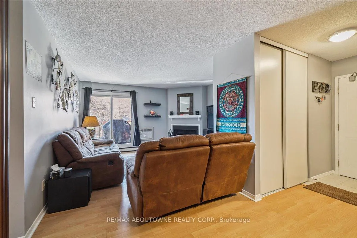 Photo 5 of Unit 1622, 1480 Pilgrims Way, Oakville, Glen Abbey — HOMEH
