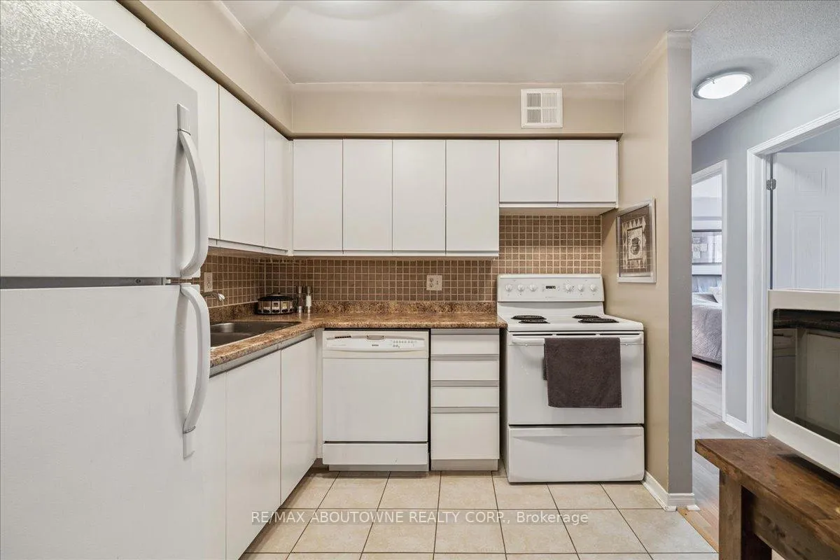 Photo 8 of Unit 1622, 1480 Pilgrims Way, Oakville, Glen Abbey — HOMEH