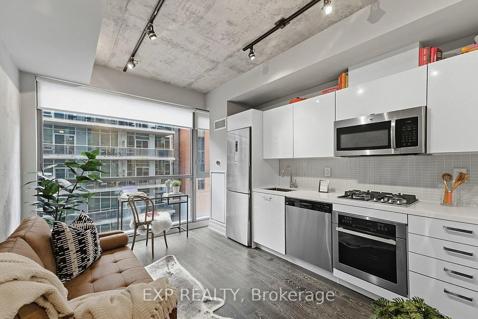 Front of Unit 416, 39 Brant Street