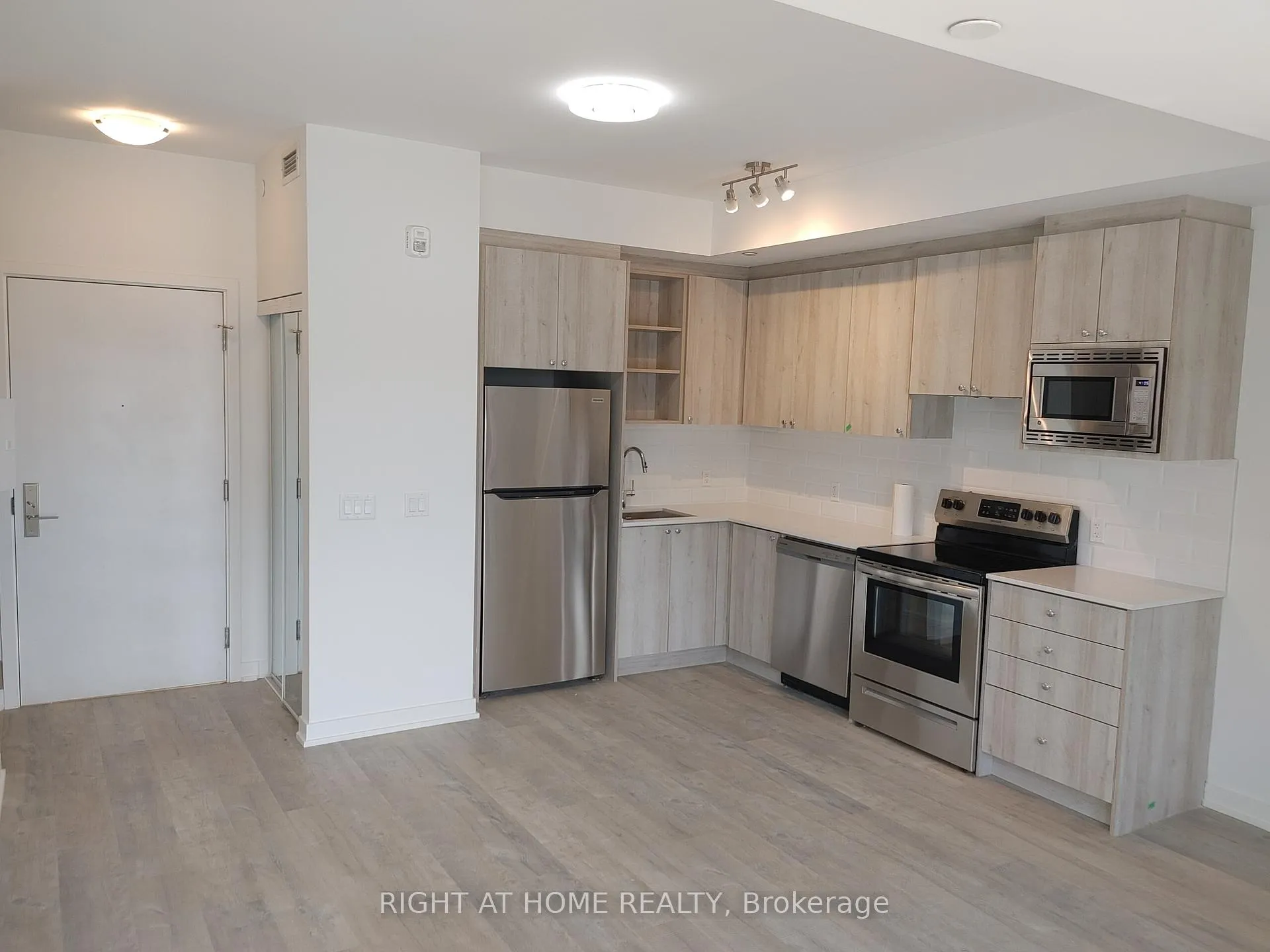 Photo 8 of Unit 113, 155 Downsview Park Boulevard, North York, Downsview-Roding-CFB — HOMEH