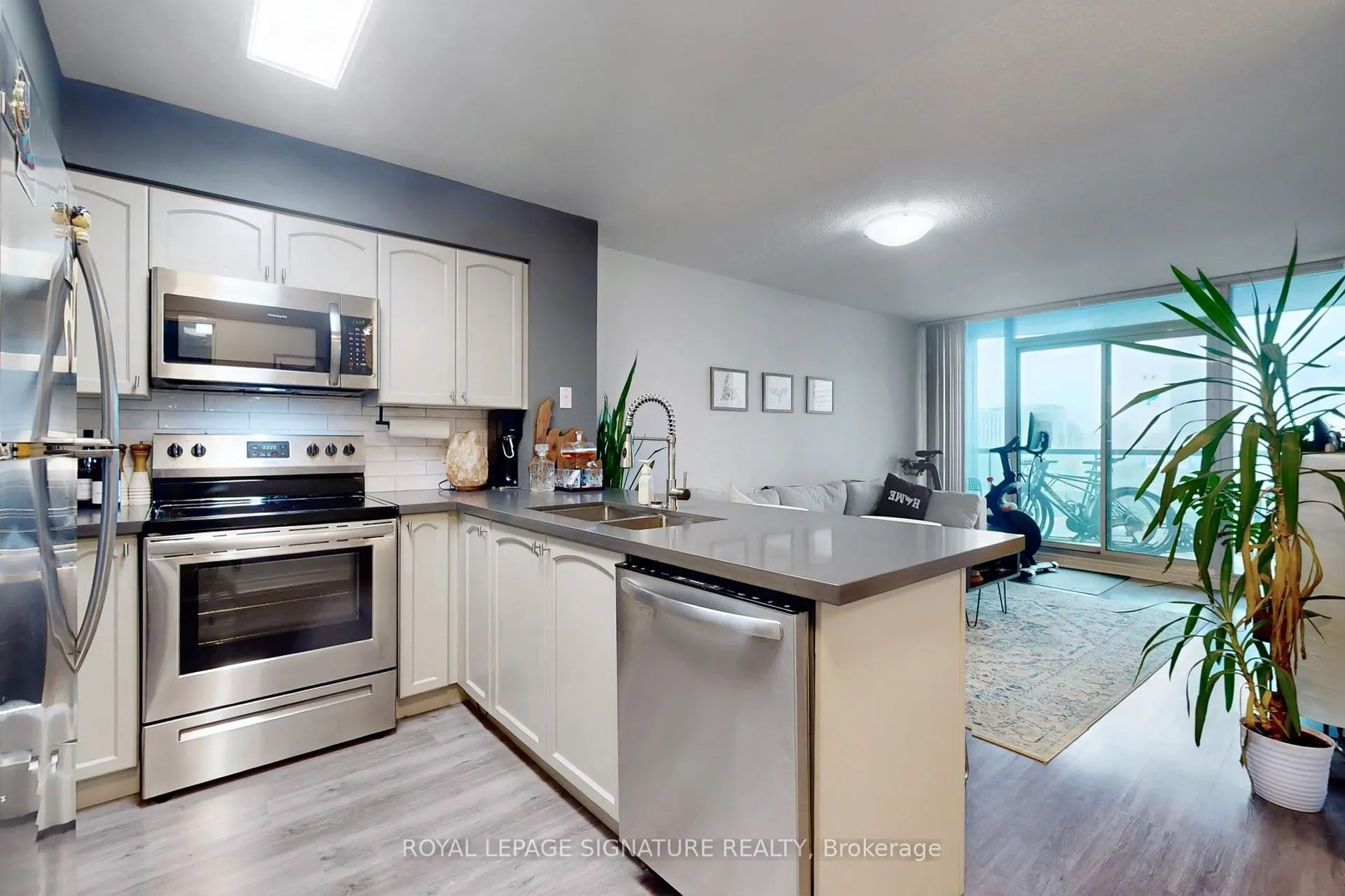 Photo 9 of Unit 1511, 51 Lower Simcoe Street, Toronto, Waterfront Communities — HOMEH