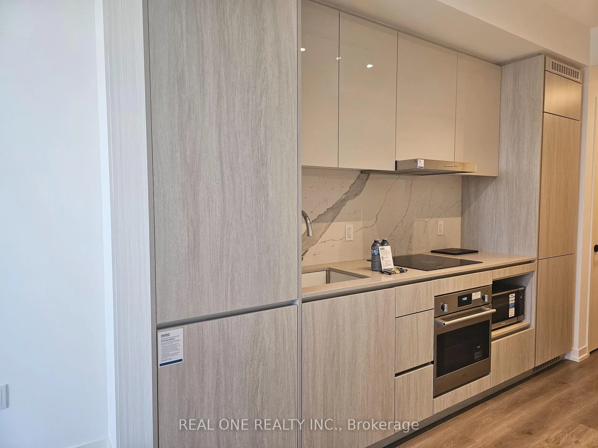 Photo 4 of Unit 4215, 28 Interchange Way, Vaughan, Vaughan Corporate Centre — HOMEH