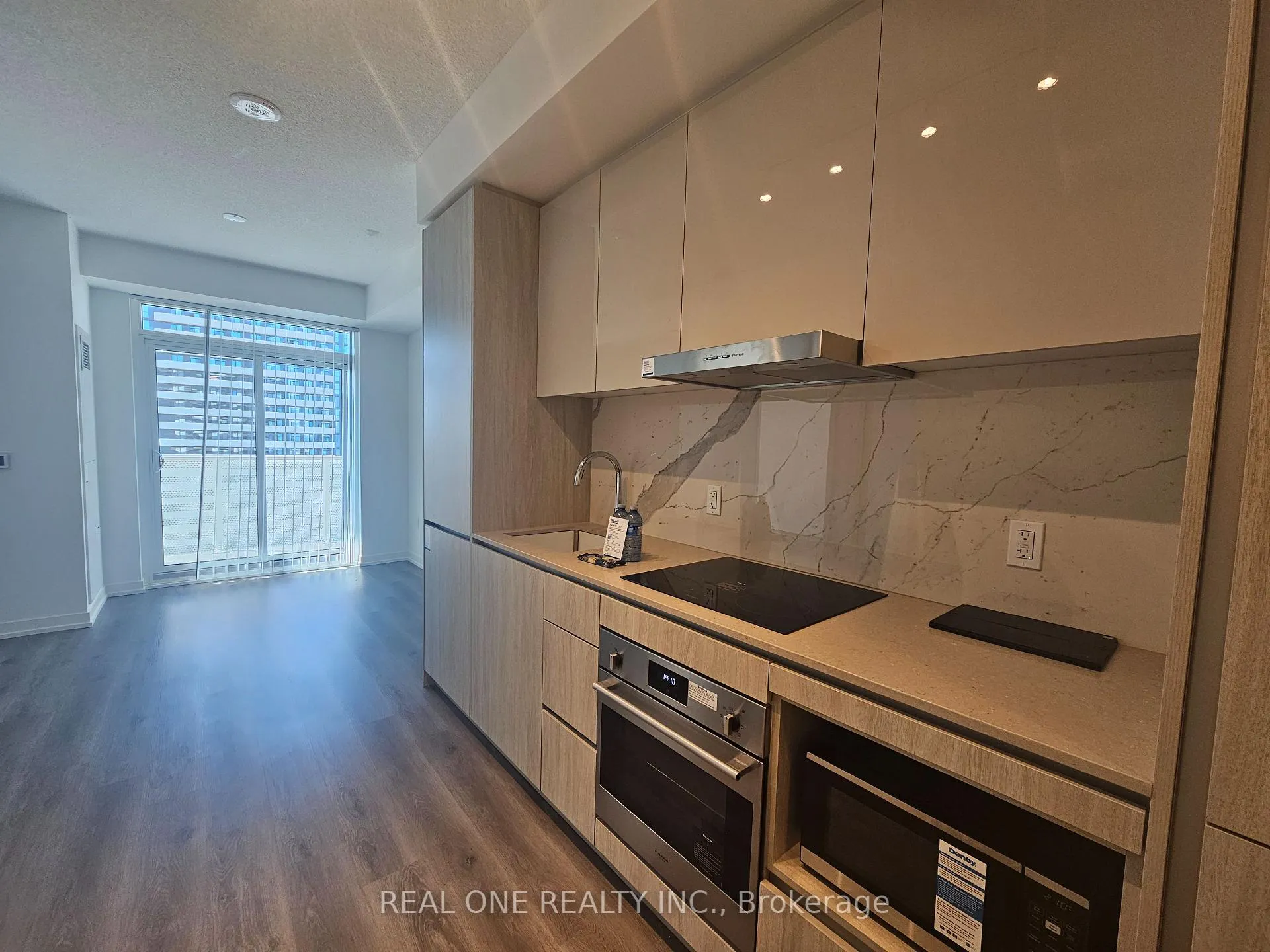 Photo 5 of Unit 4215, 28 Interchange Way, Vaughan, Vaughan Corporate Centre — HOMEH