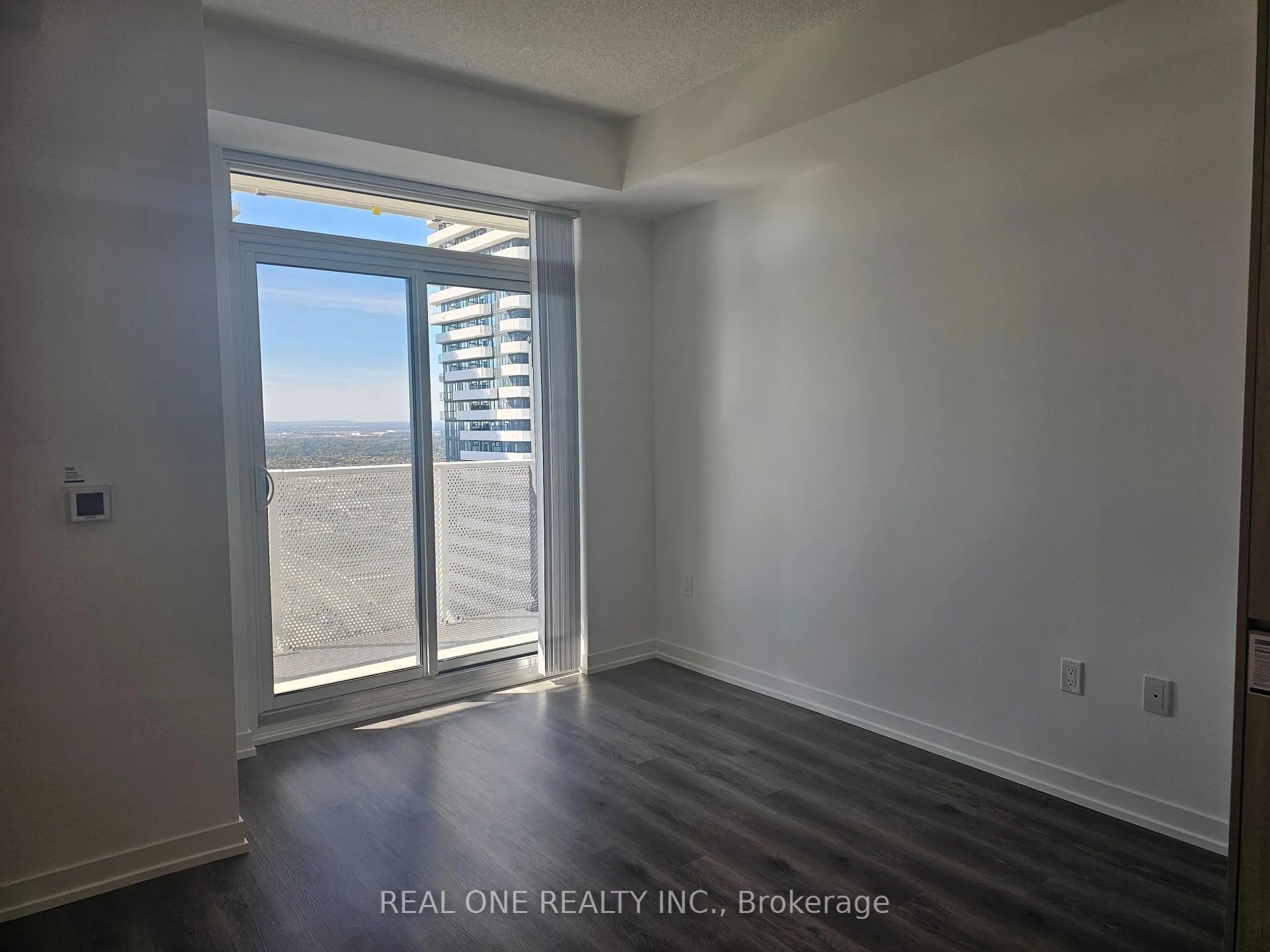 Photo 6 of Unit 4215, 28 Interchange Way, Vaughan, Vaughan Corporate Centre — HOMEH