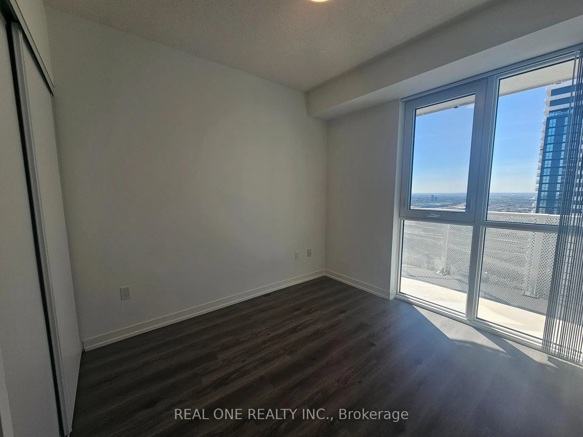 Photo 7 of Unit 4215, 28 Interchange Way, Vaughan, Vaughan Corporate Centre — HOMEH