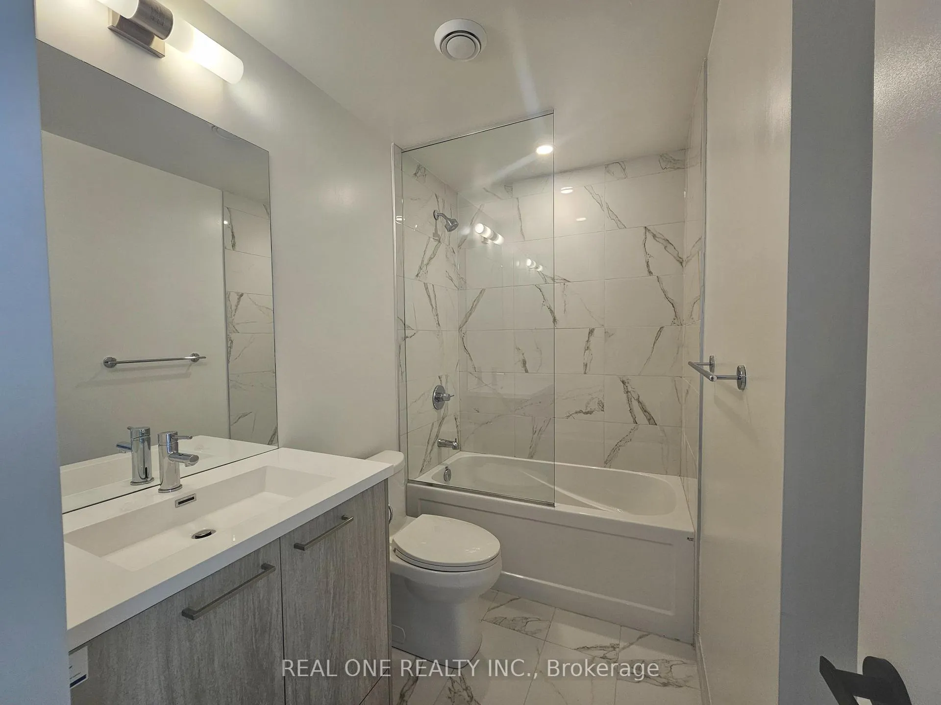 Photo 8 of Unit 4215, 28 Interchange Way, Vaughan, Vaughan Corporate Centre — HOMEH
