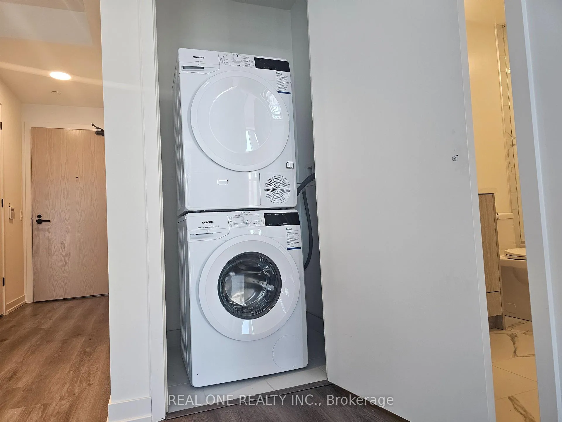 Photo 9 of Unit 4215, 28 Interchange Way, Vaughan, Vaughan Corporate Centre — HOMEH