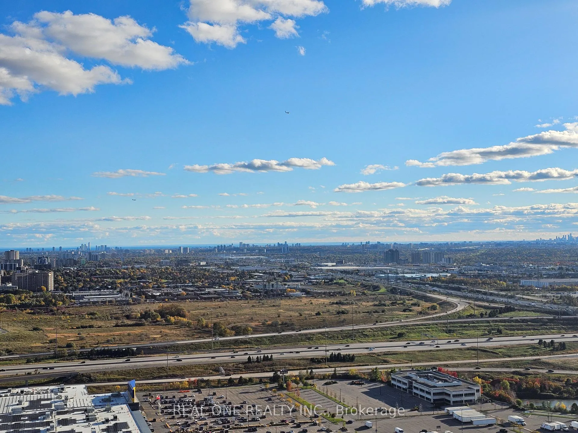 Photo 11 of Unit 4215, 28 Interchange Way, Vaughan, Vaughan Corporate Centre — HOMEH