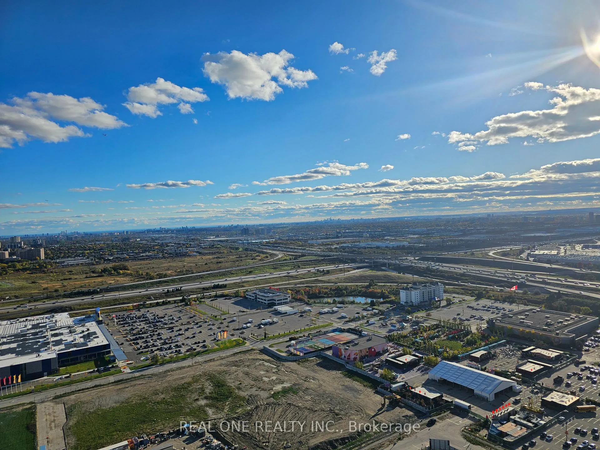 Photo 12 of Unit 4215, 28 Interchange Way, Vaughan, Vaughan Corporate Centre — HOMEH