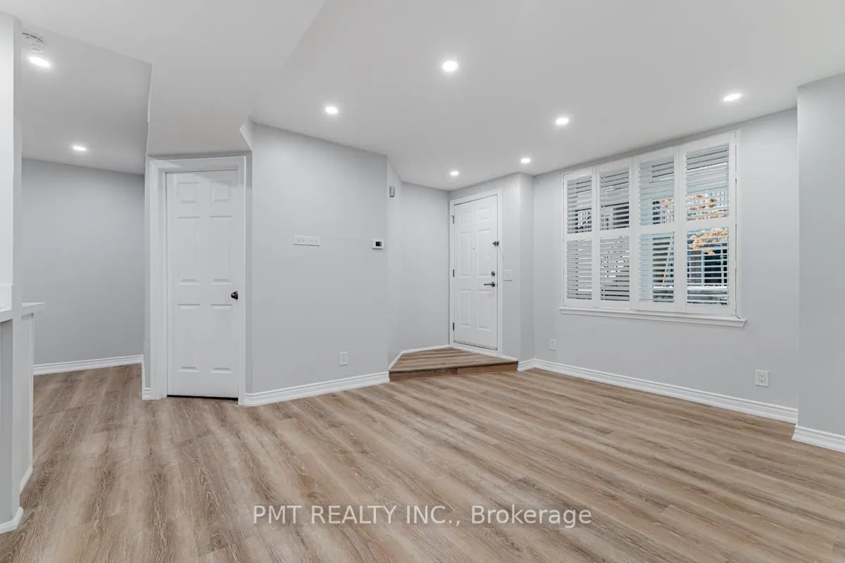 Photo 3 of Unit 26, 108 Redpath Avenue W, Toronto, Mount Pleasant West — HOMEH