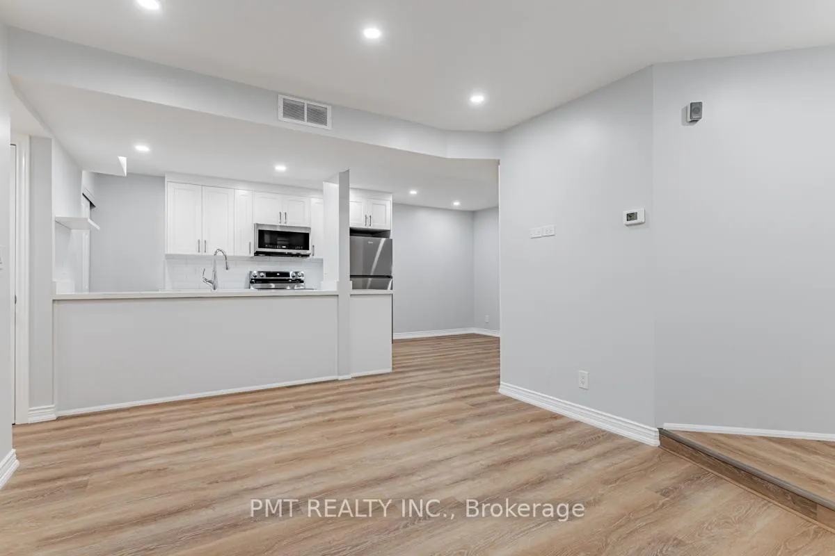 Photo 4 of Unit 26, 108 Redpath Avenue W, Toronto, Mount Pleasant West — HOMEH