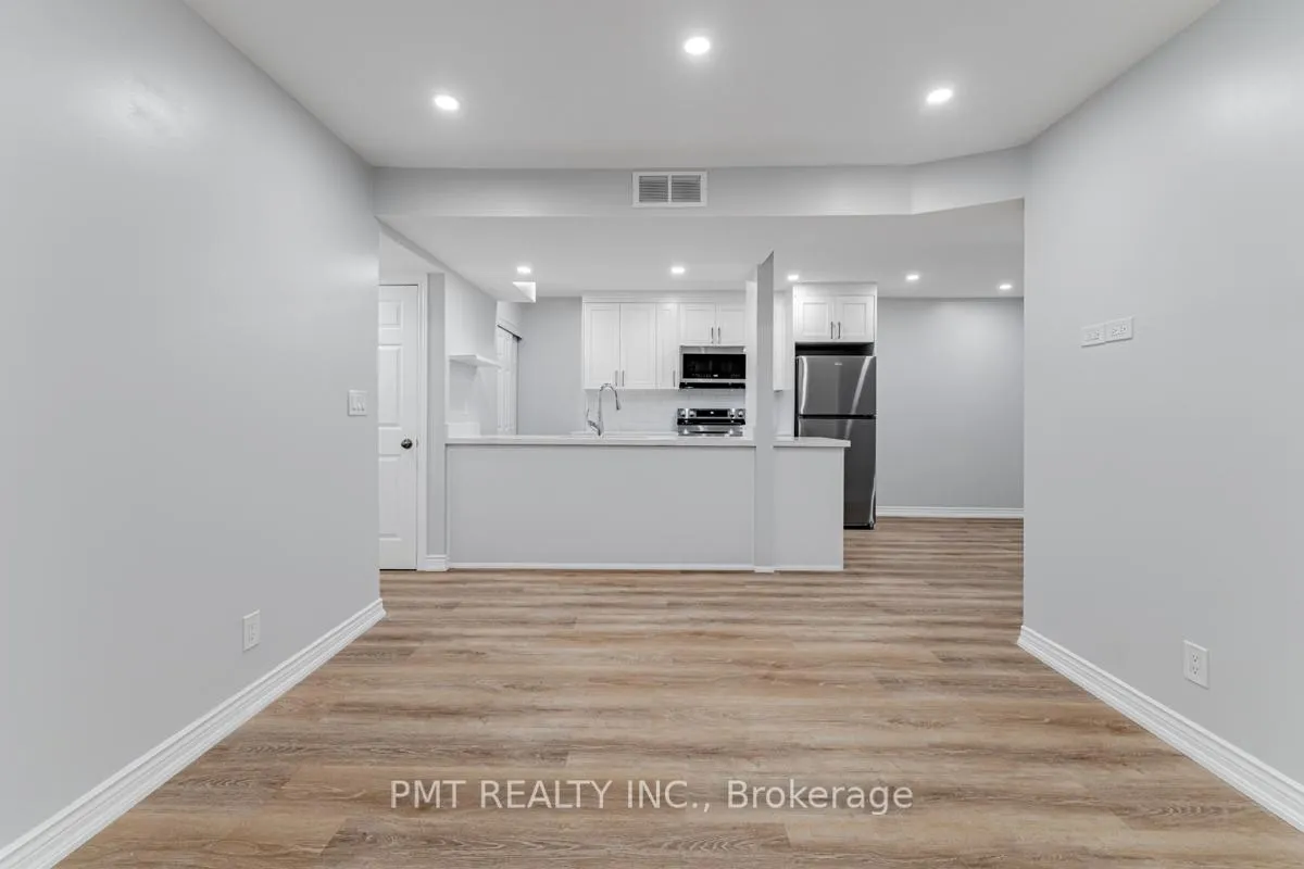 Photo 5 of Unit 26, 108 Redpath Avenue W, Toronto, Mount Pleasant West — HOMEH