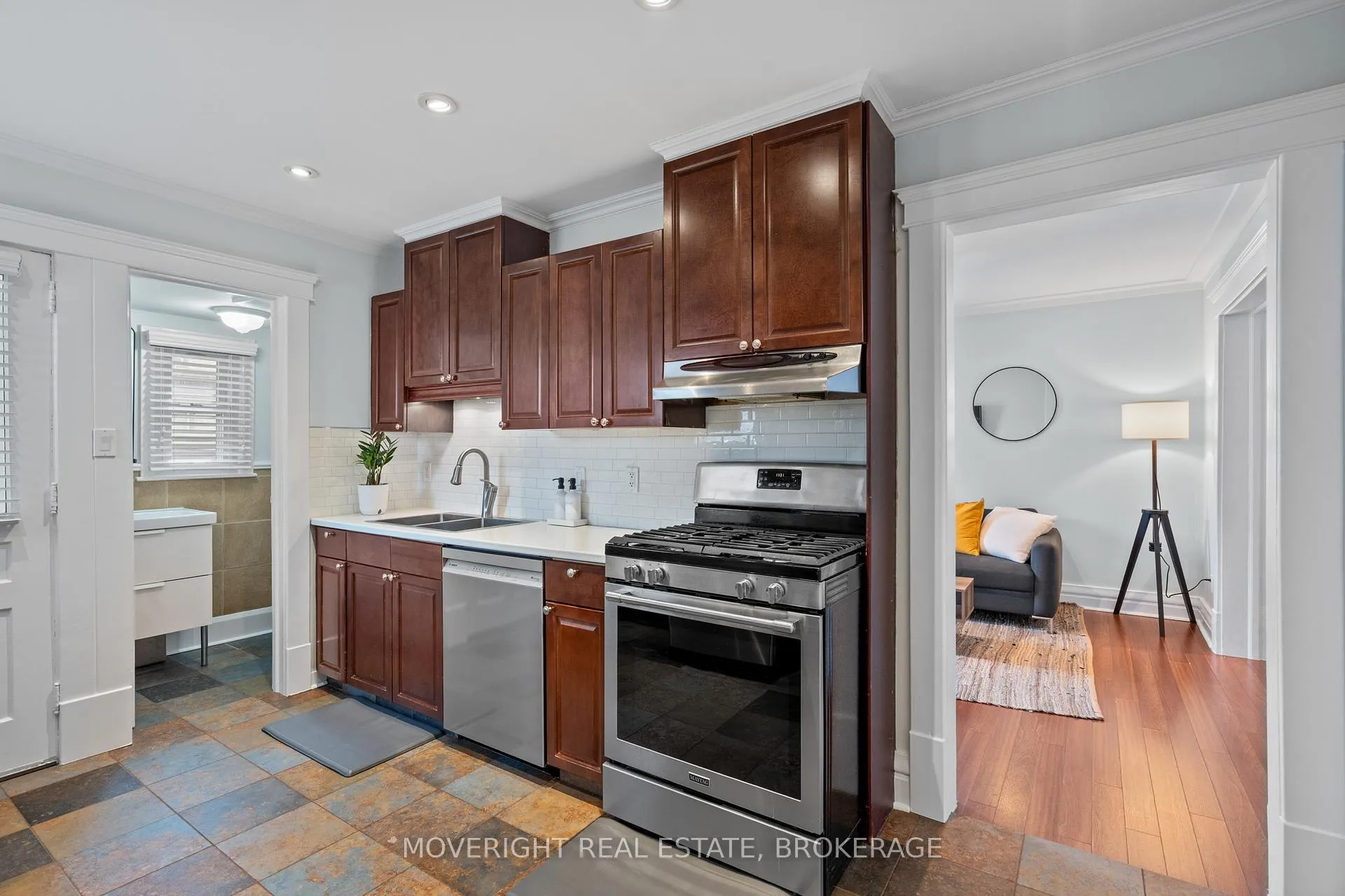 Photo 15 of 6 Gibson Place, St. Catharines, Downtown — HOMEH