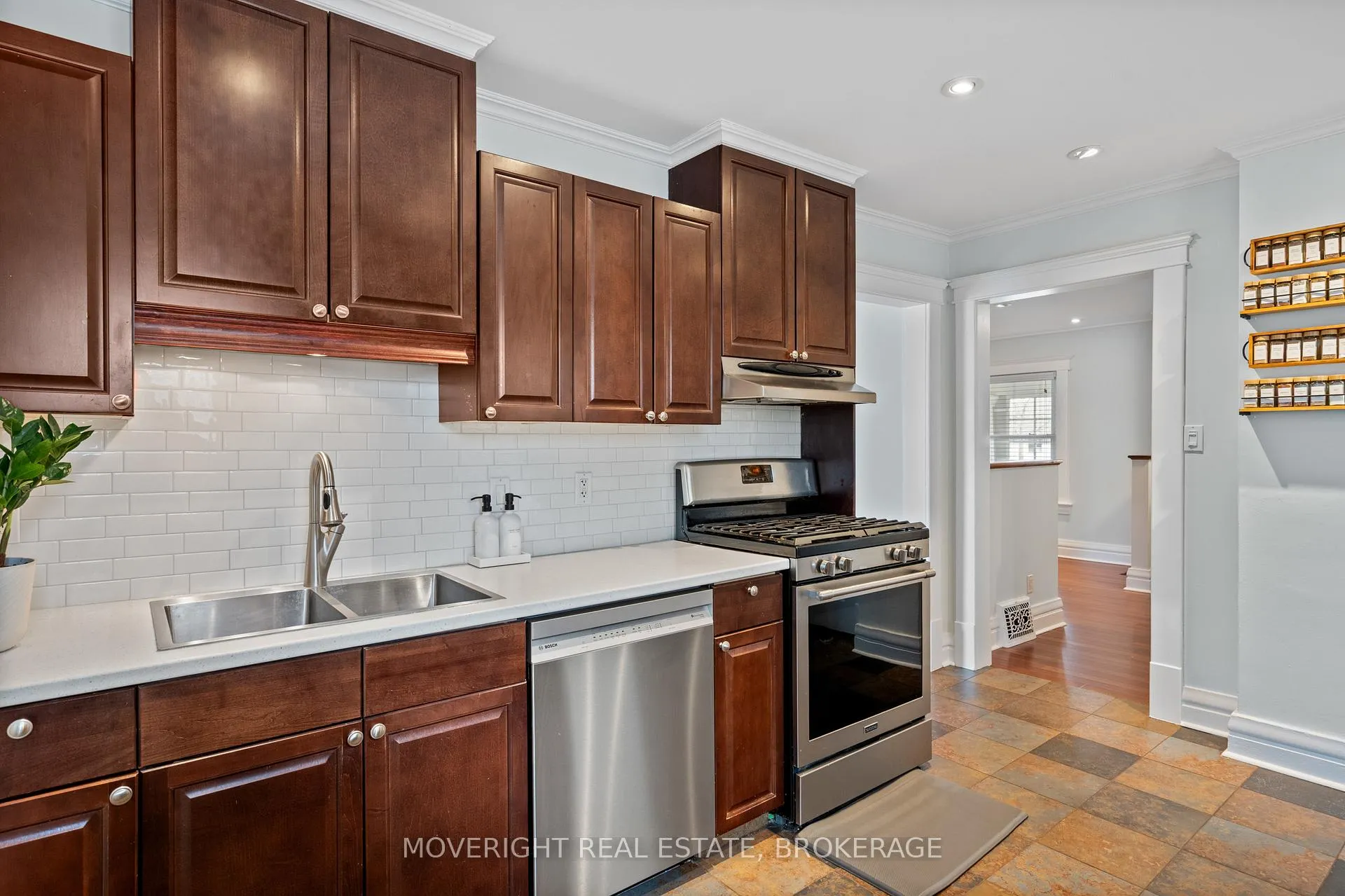 Photo 16 of 6 Gibson Place, St. Catharines, Downtown — HOMEH