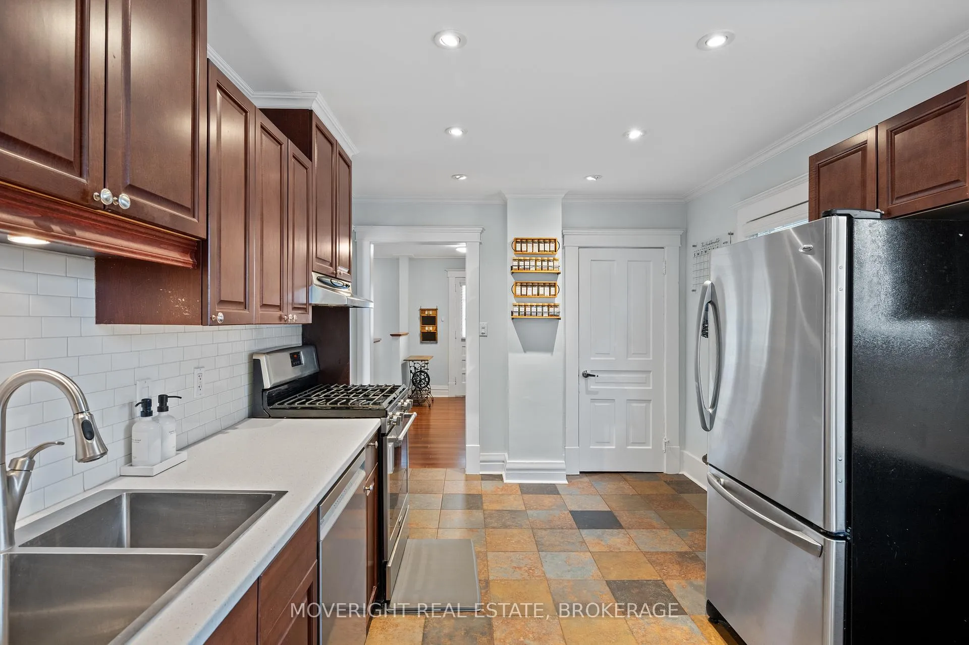 Photo 17 of 6 Gibson Place, St. Catharines, Downtown — HOMEH