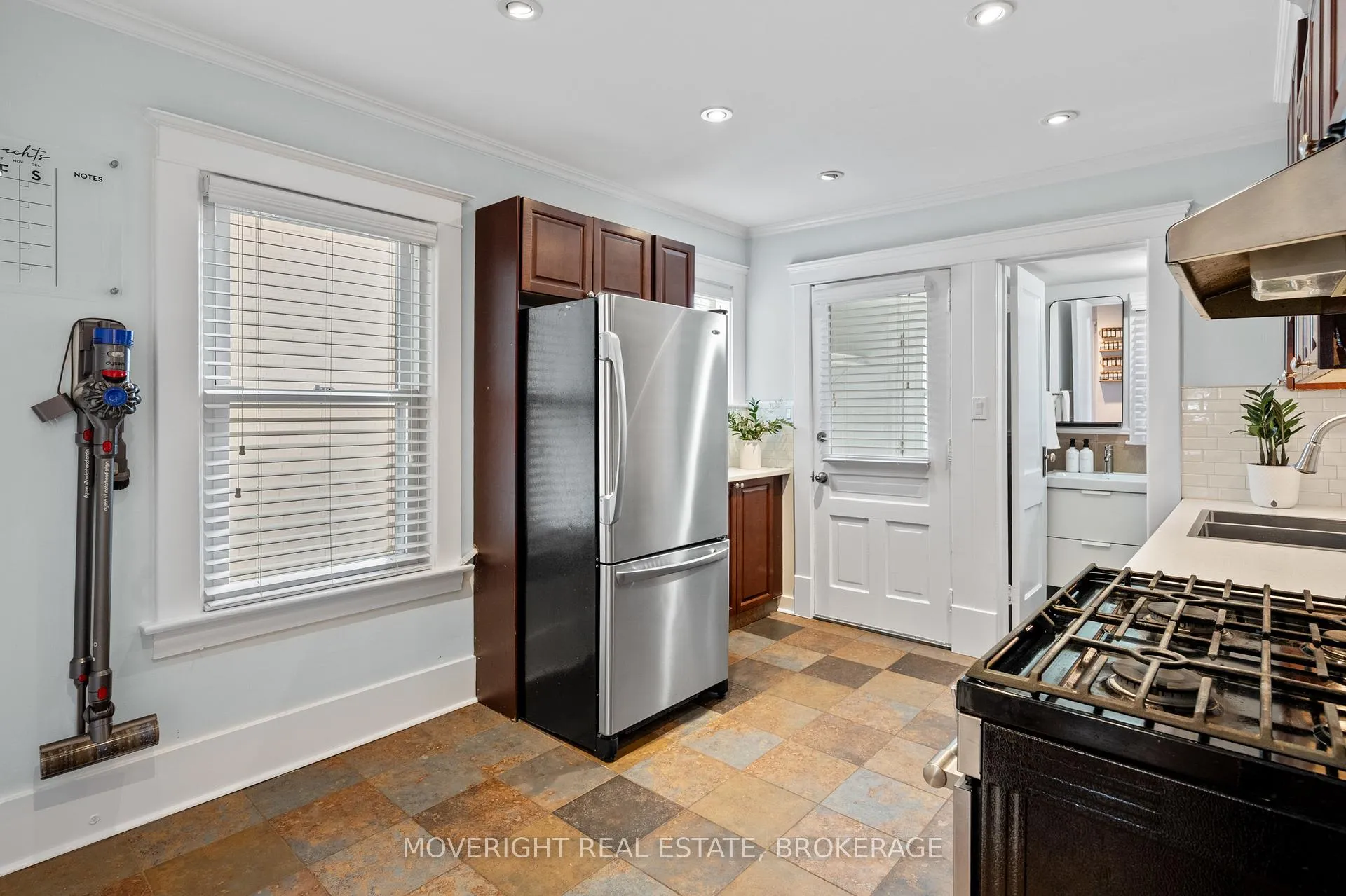 Photo 18 of 6 Gibson Place, St. Catharines, Downtown — HOMEH
