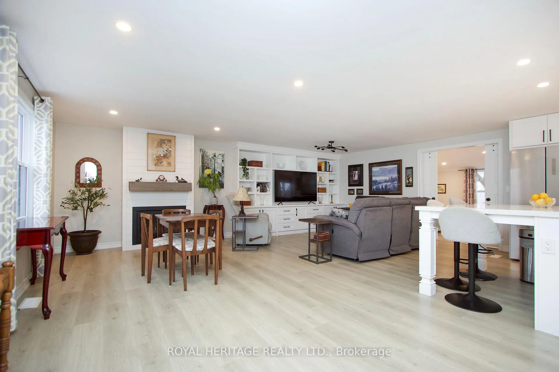 Photo 5 of 40 Bluffs Road, Clarington, Bowmanville — HOMEH
