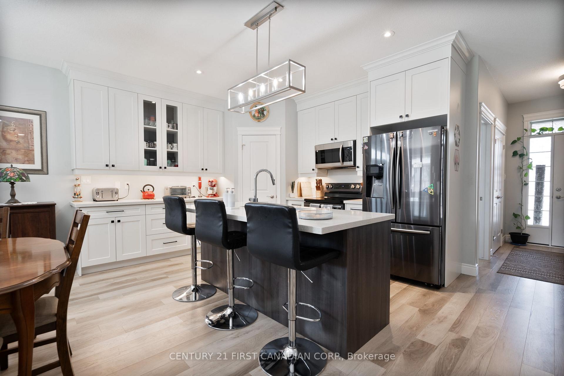 Photo 8 of 125 Spencer Avenue, Lucan Biddulph, Lucan — HOMEH