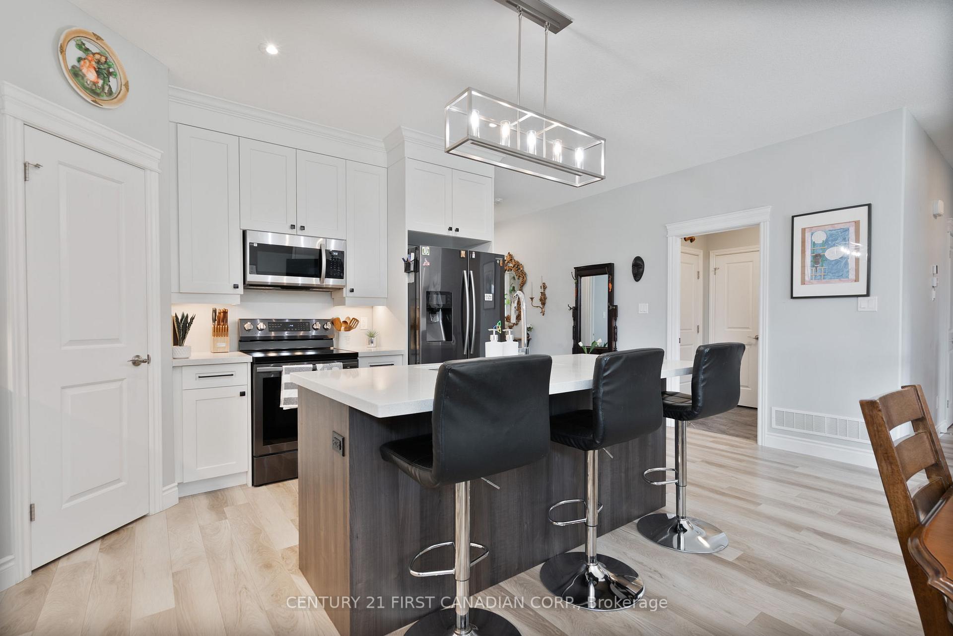 Photo 9 of 125 Spencer Avenue, Lucan Biddulph, Lucan — HOMEH