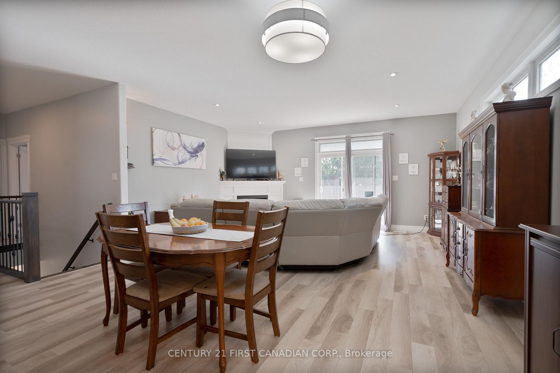 Photo 10 of 125 Spencer Avenue, Lucan Biddulph, Lucan — HOMEH