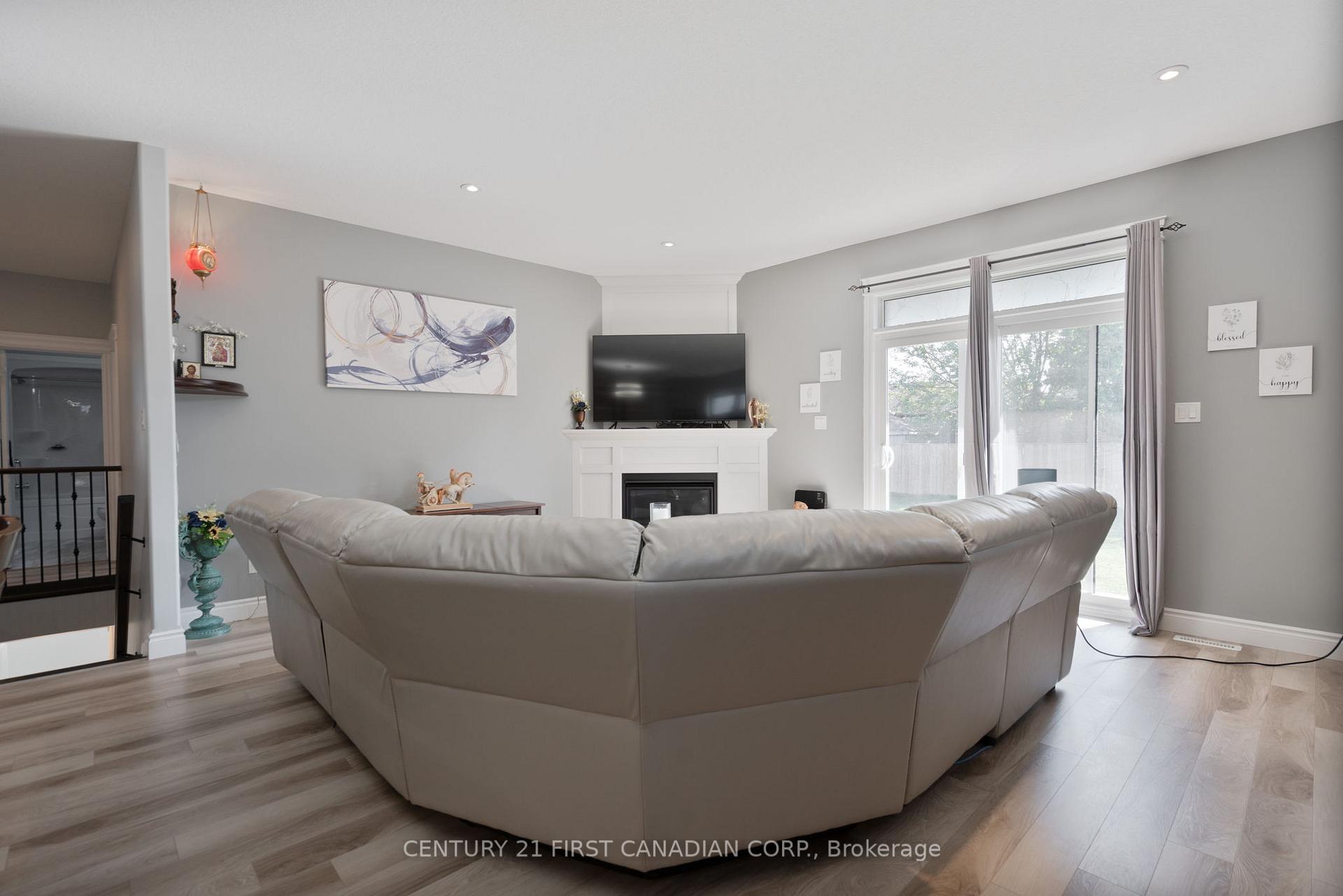 Photo 12 of 125 Spencer Avenue, Lucan Biddulph, Lucan — HOMEH