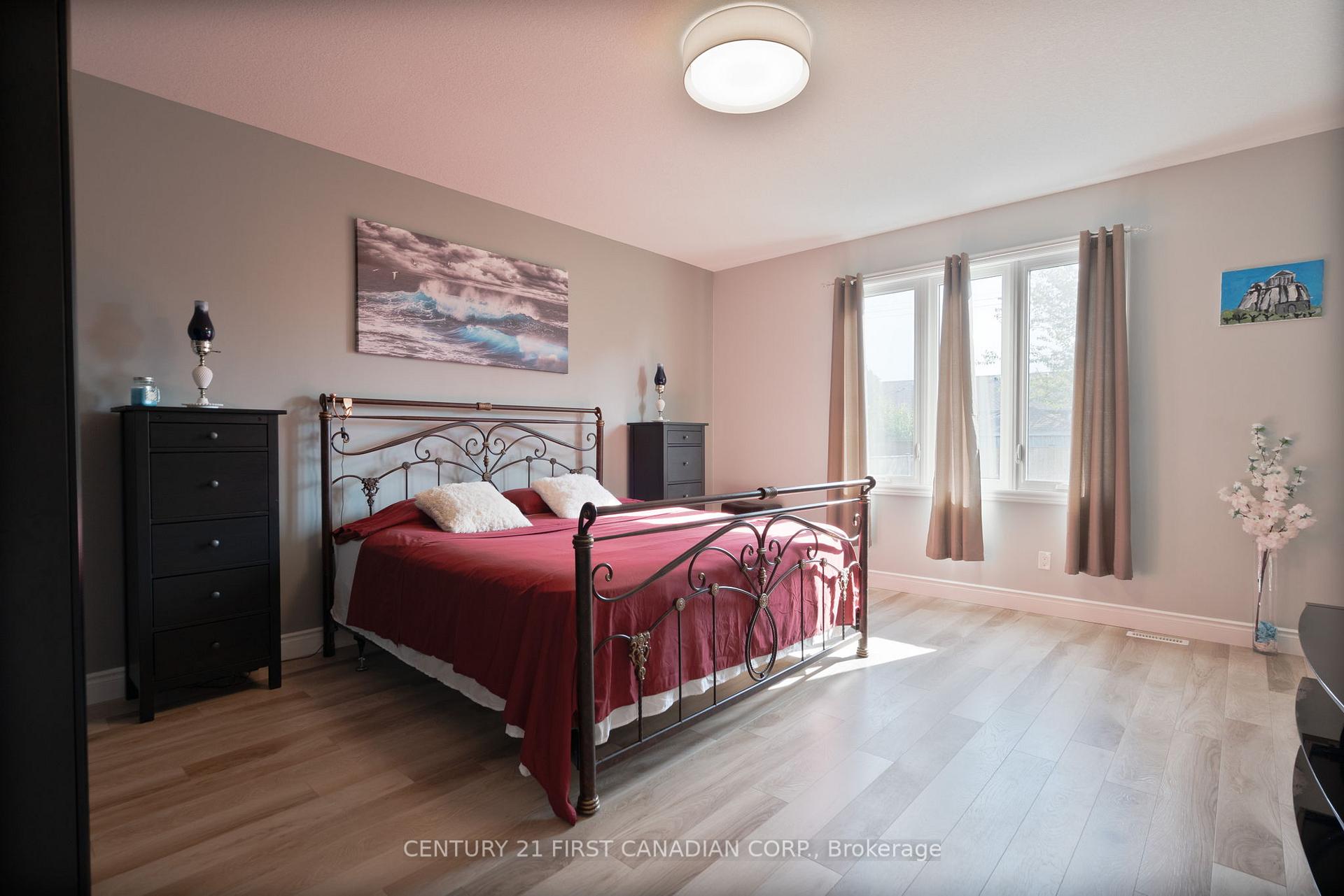 Photo 21 of 125 Spencer Avenue, Lucan Biddulph, Lucan — HOMEH