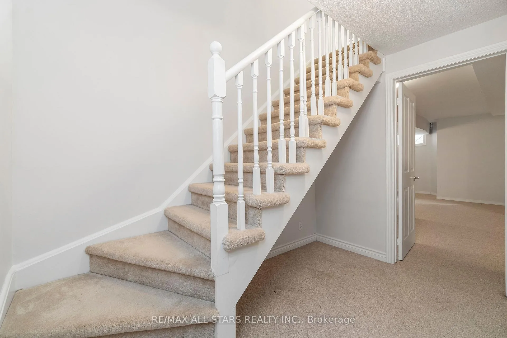 Photo 36 of 30 Blue Heron Beach Way, Markham, Greensborough — HOMEH
