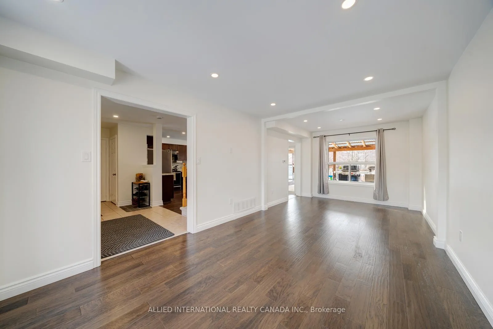 Photo 3 of 199 Esther Drive, Barrie, Painswick South — HOMEH