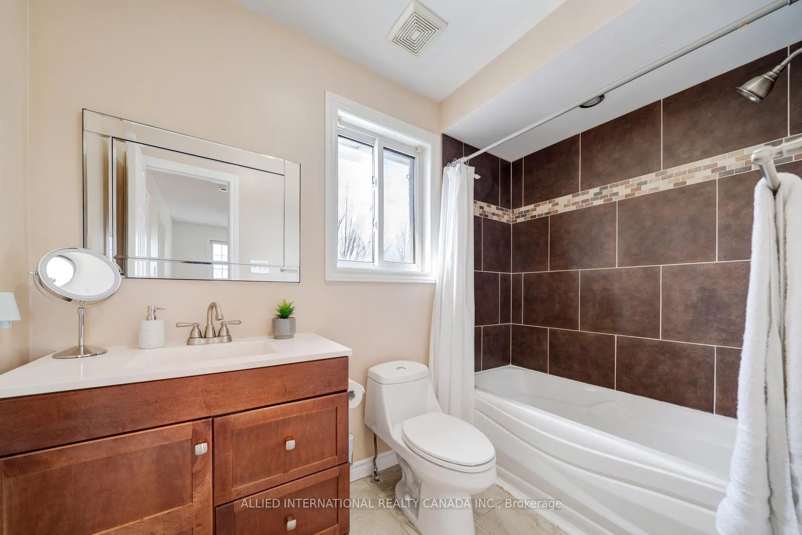 Photo 18 of 199 Esther Drive, Barrie, Painswick South — HOMEH