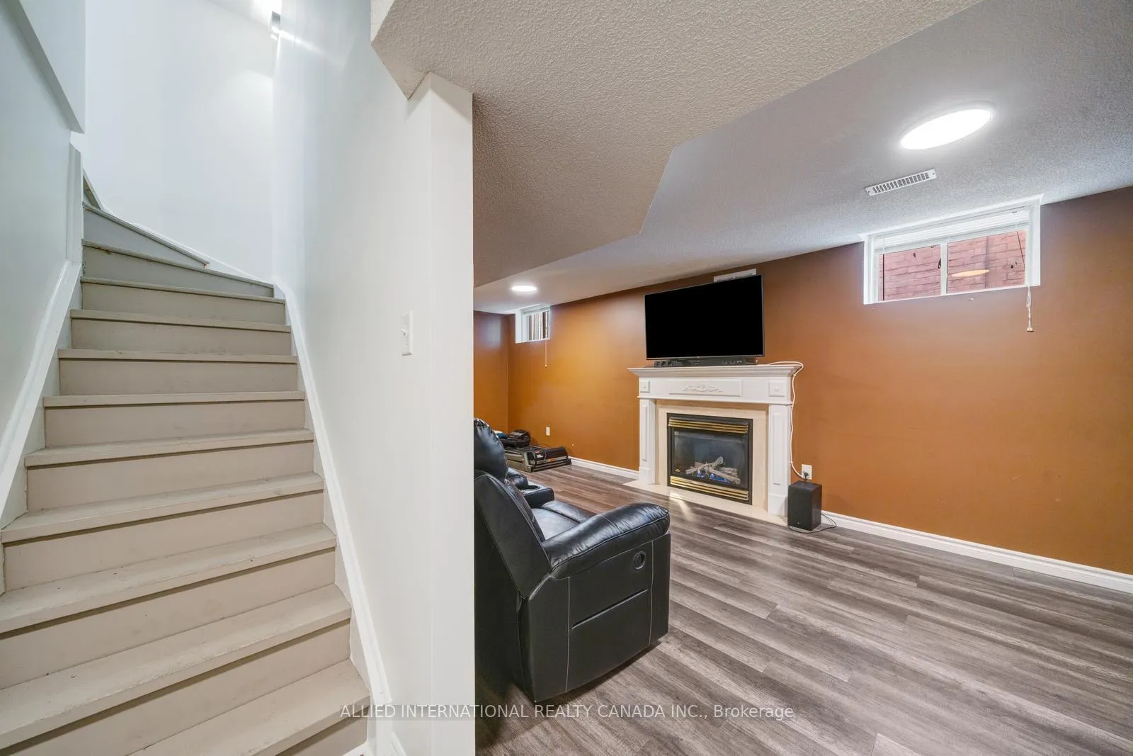 Photo 19 of 199 Esther Drive, Barrie, Painswick South — HOMEH