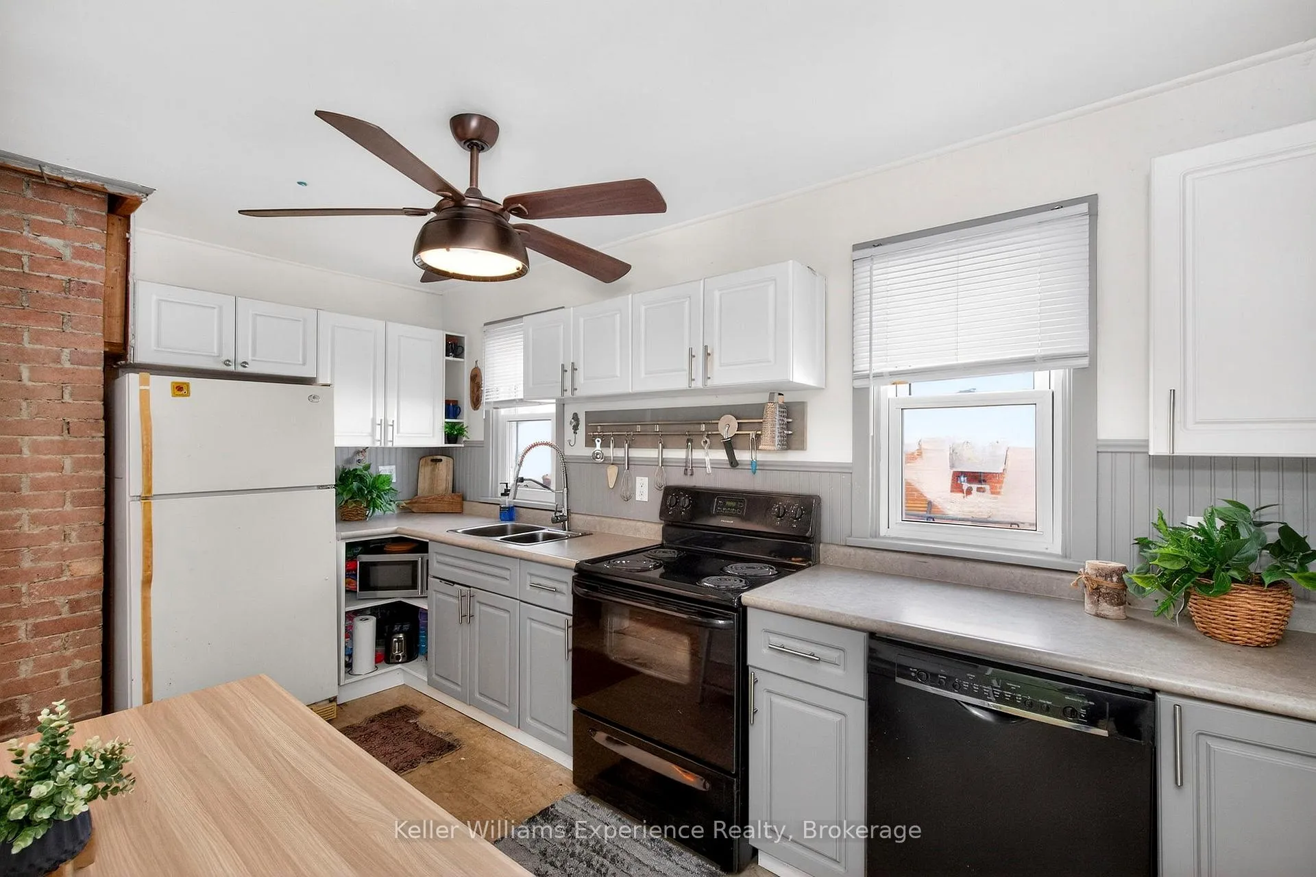 Photo 5 of 14 Aubrey Street, Bracebridge, Macaulay — HOMEH