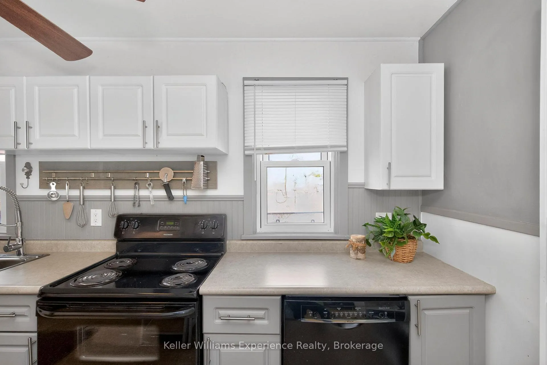 Photo 8 of 14 Aubrey Street, Bracebridge, Macaulay — HOMEH