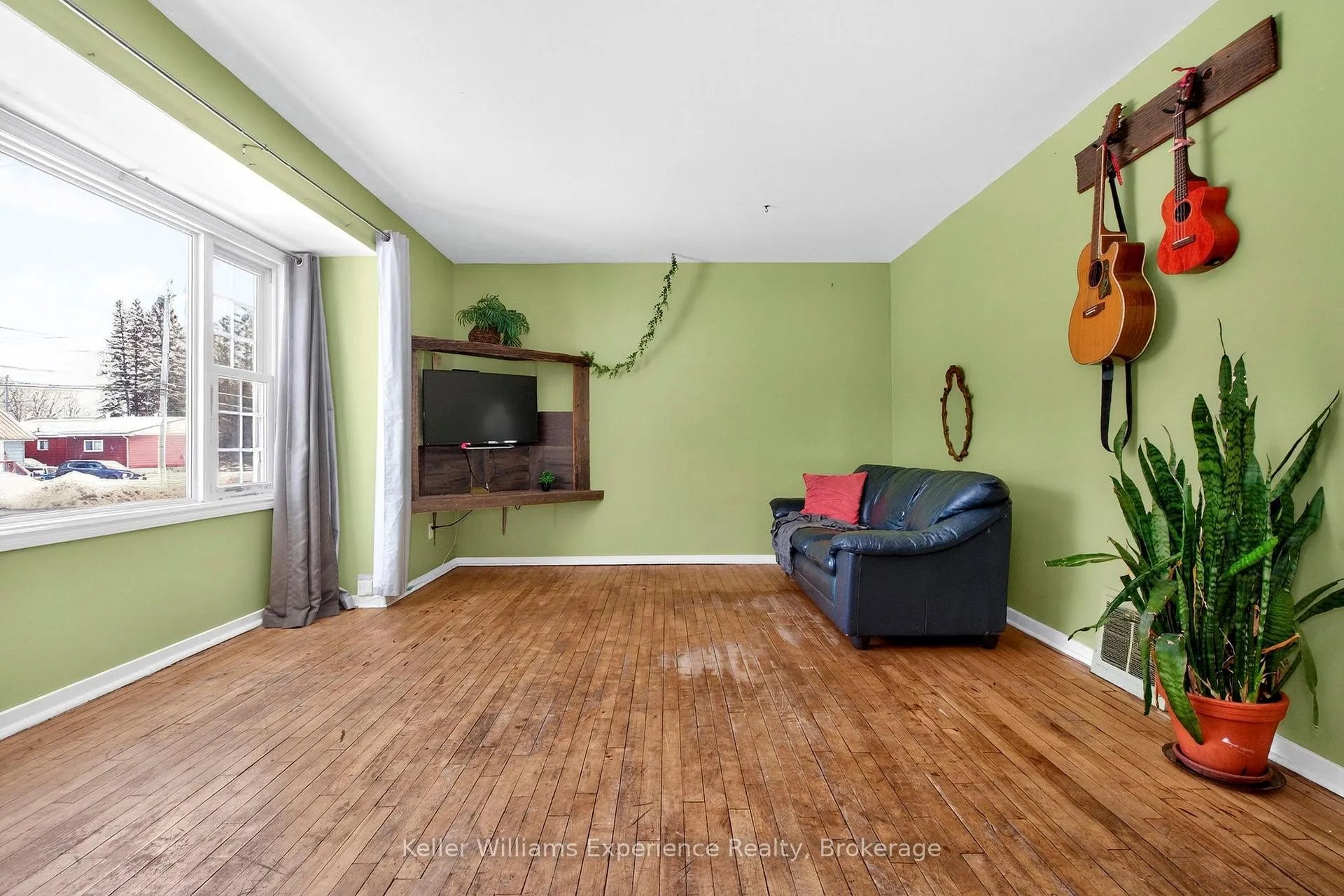 Photo 10 of 14 Aubrey Street, Bracebridge, Macaulay — HOMEH