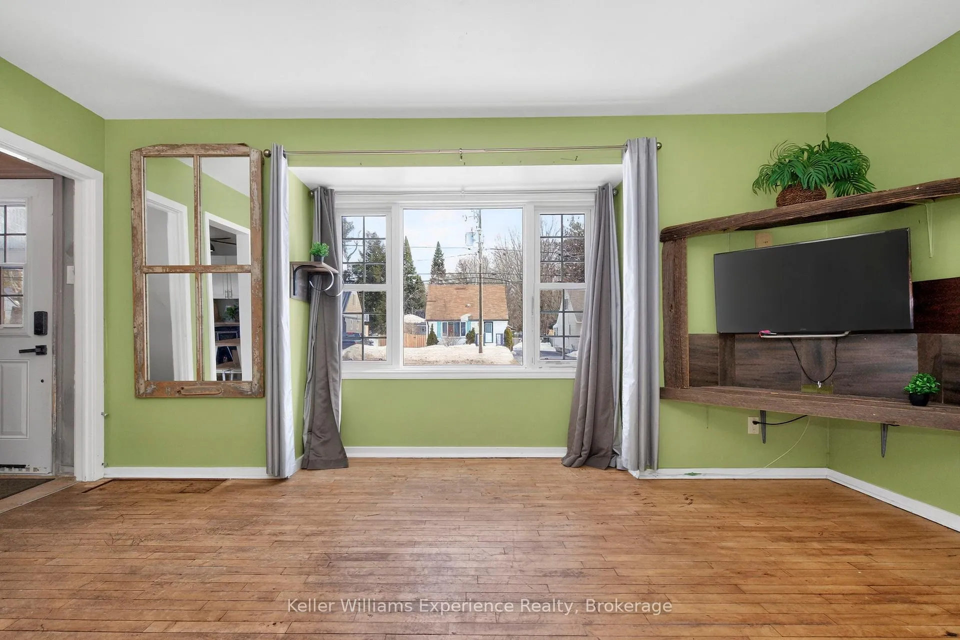 Photo 13 of 14 Aubrey Street, Bracebridge, Macaulay — HOMEH