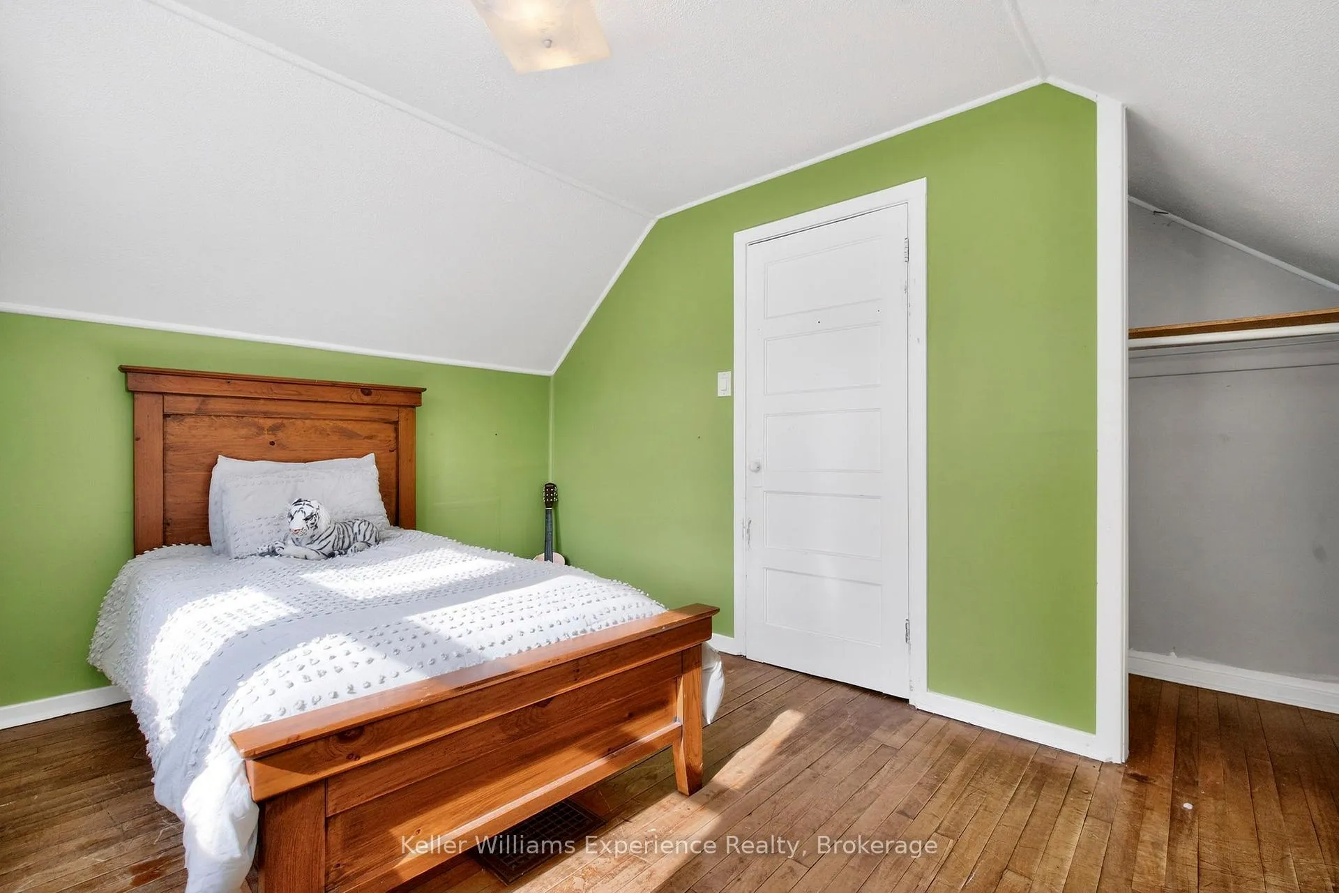 Photo 21 of 14 Aubrey Street, Bracebridge, Macaulay — HOMEH