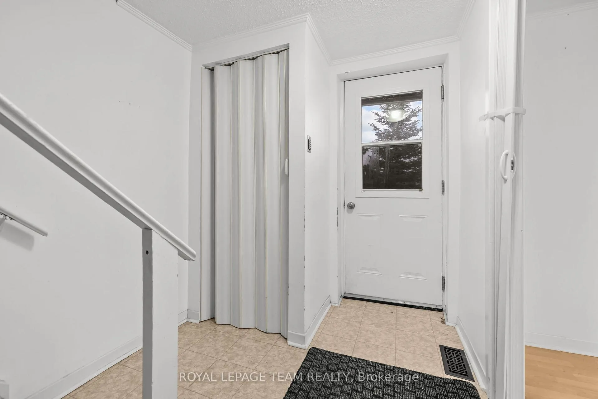 Photo 3 of 6264 Perth Street, Ottawa, Richmond — HOMEH