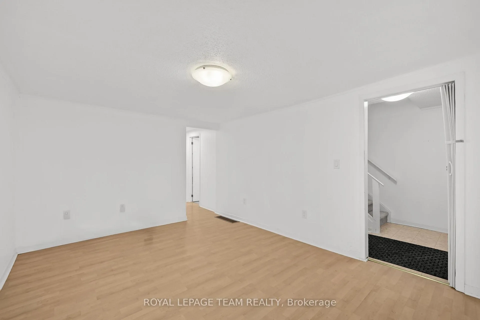 Photo 5 of 6264 Perth Street, Ottawa, Richmond — HOMEH