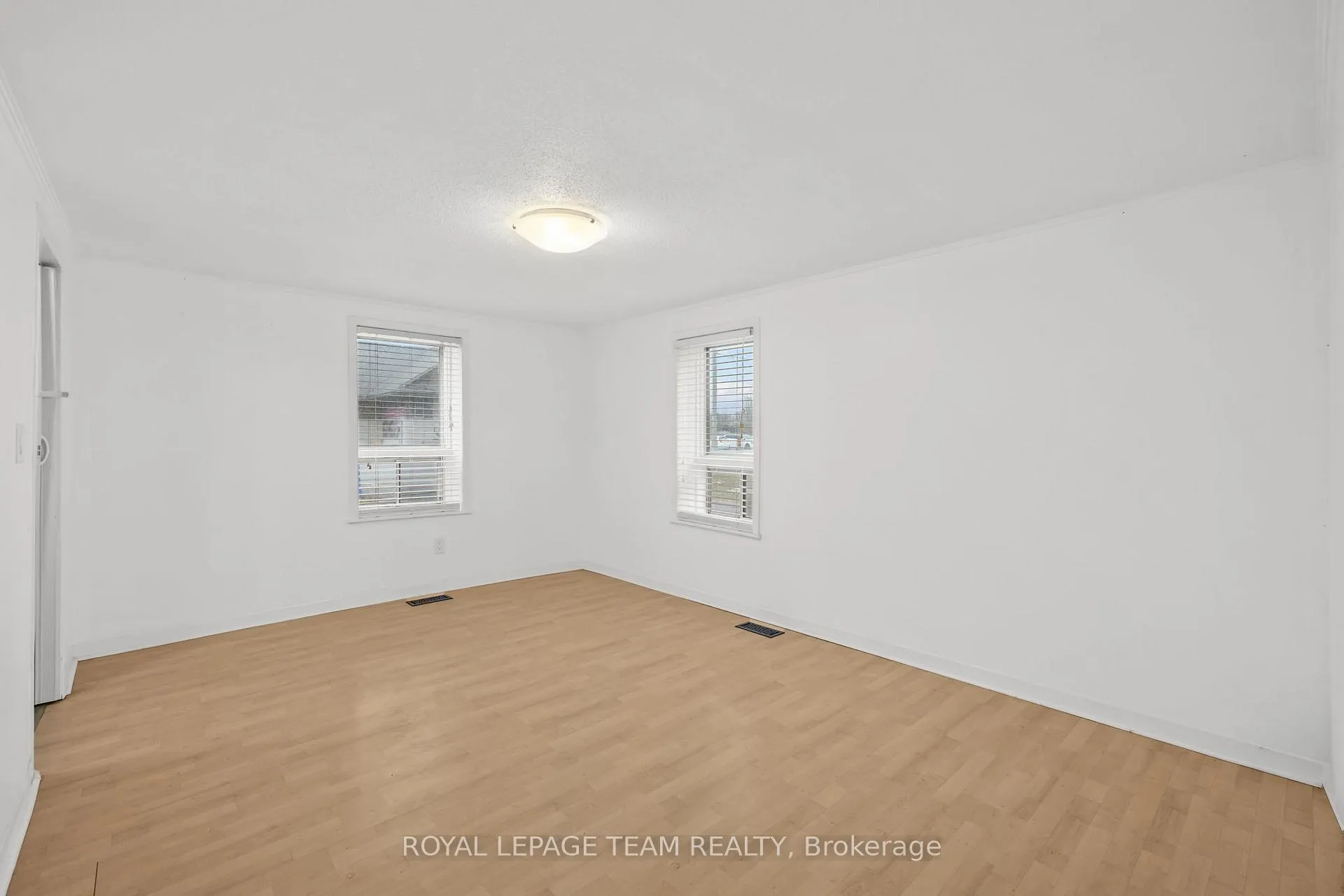 Photo 6 of 6264 Perth Street, Ottawa, Richmond — HOMEH