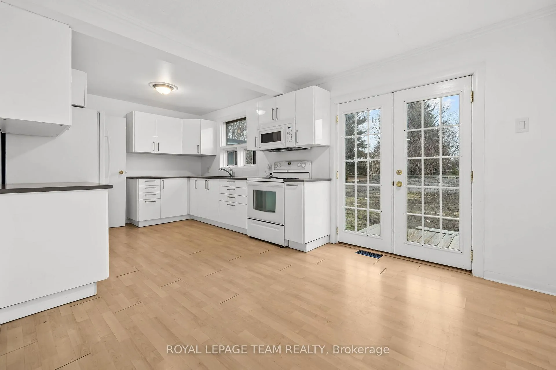 Photo 8 of 6264 Perth Street, Ottawa, Richmond — HOMEH