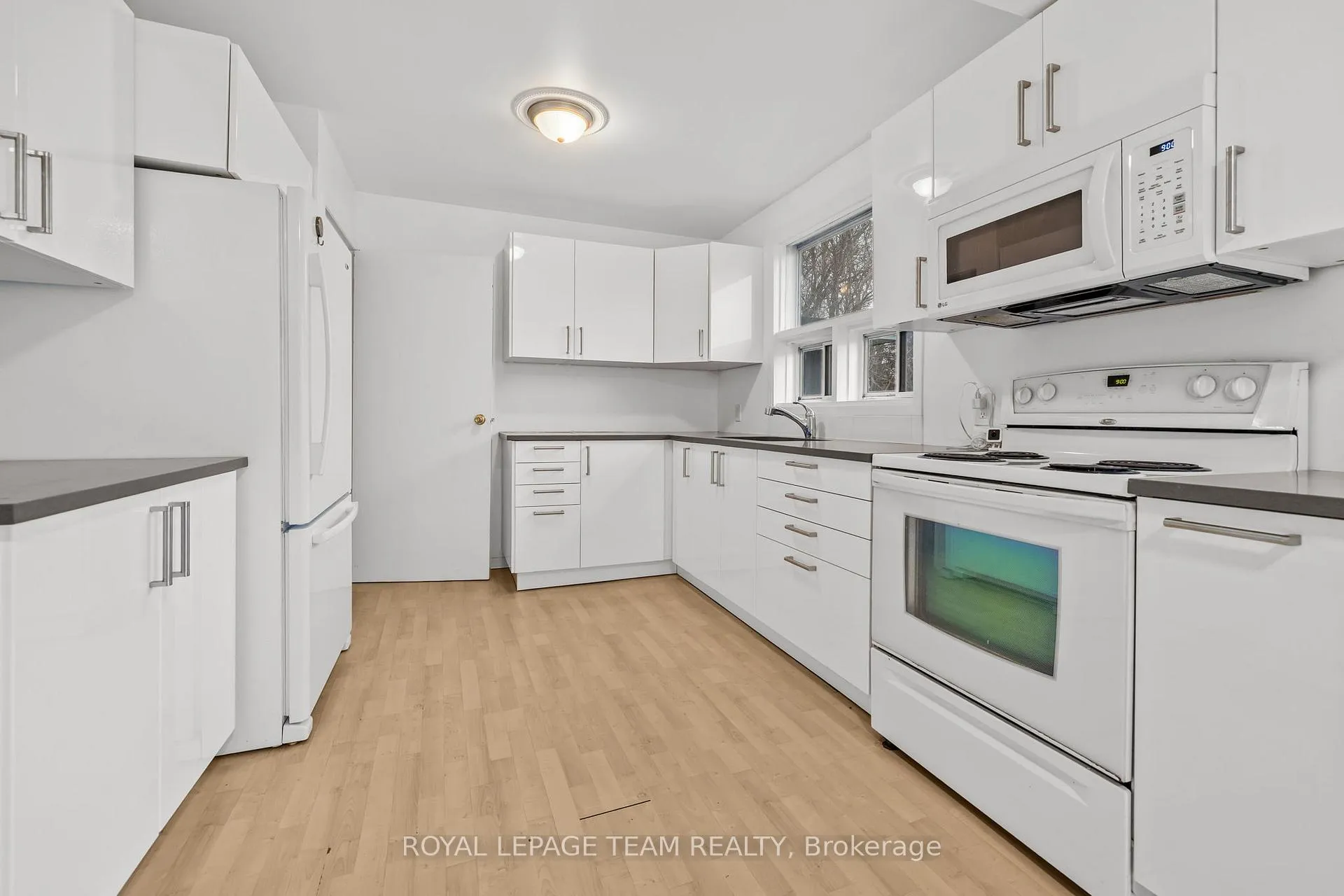 Photo 9 of 6264 Perth Street, Ottawa, Richmond — HOMEH