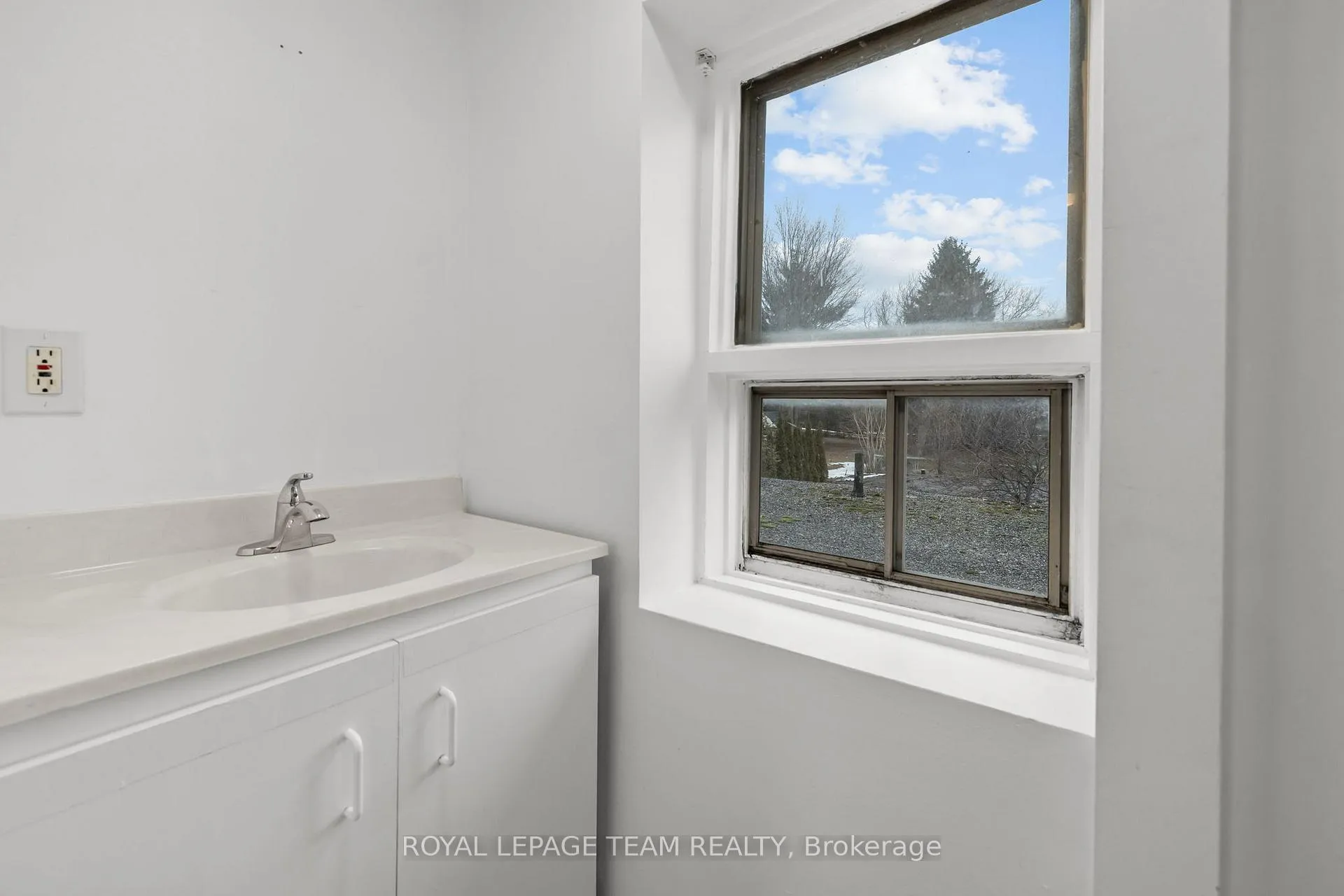 Photo 15 of 6264 Perth Street, Ottawa, Richmond — HOMEH
