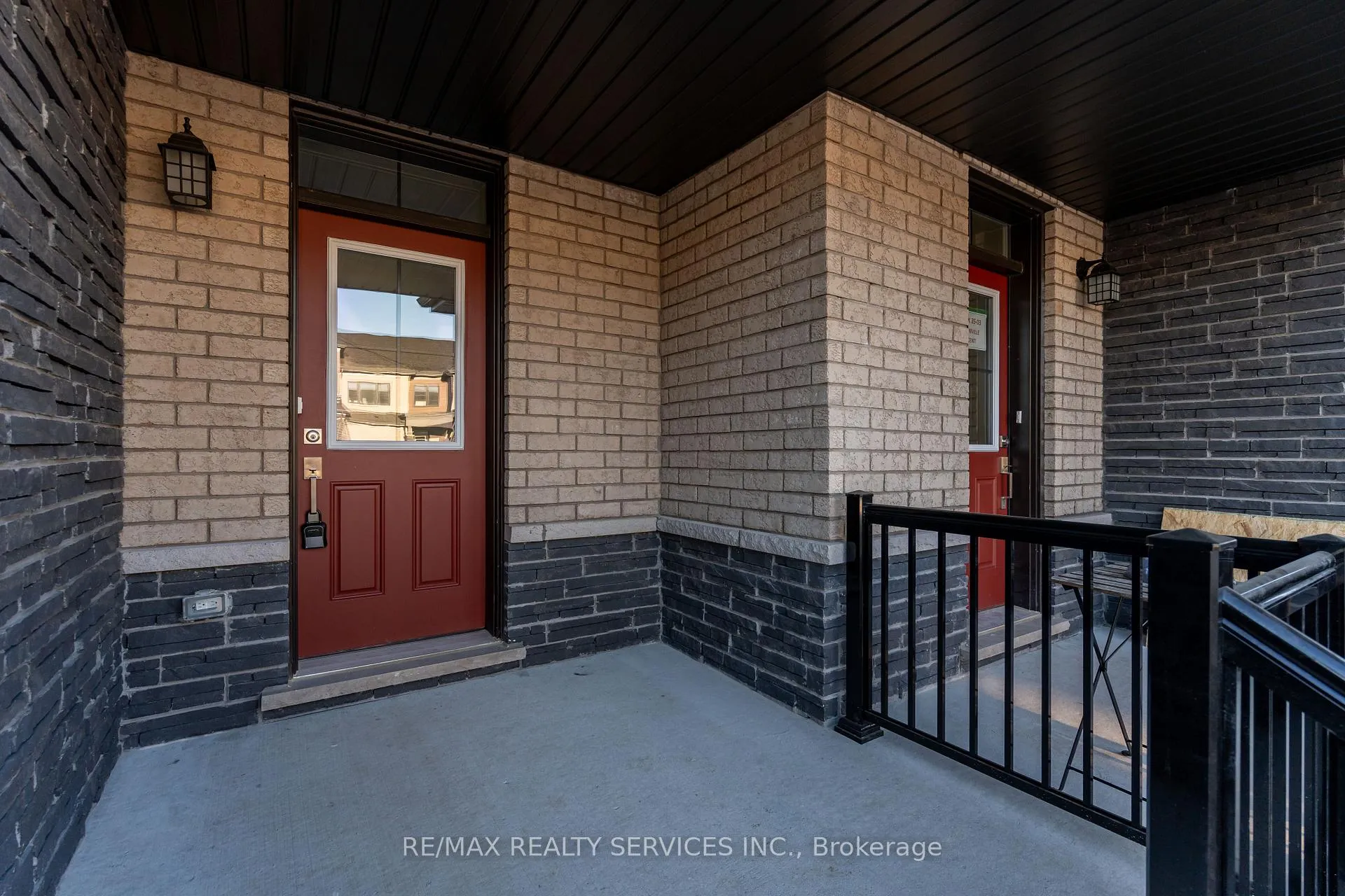 Photo 2 of 95 Granville Crescent, Haldimand — HOMEH