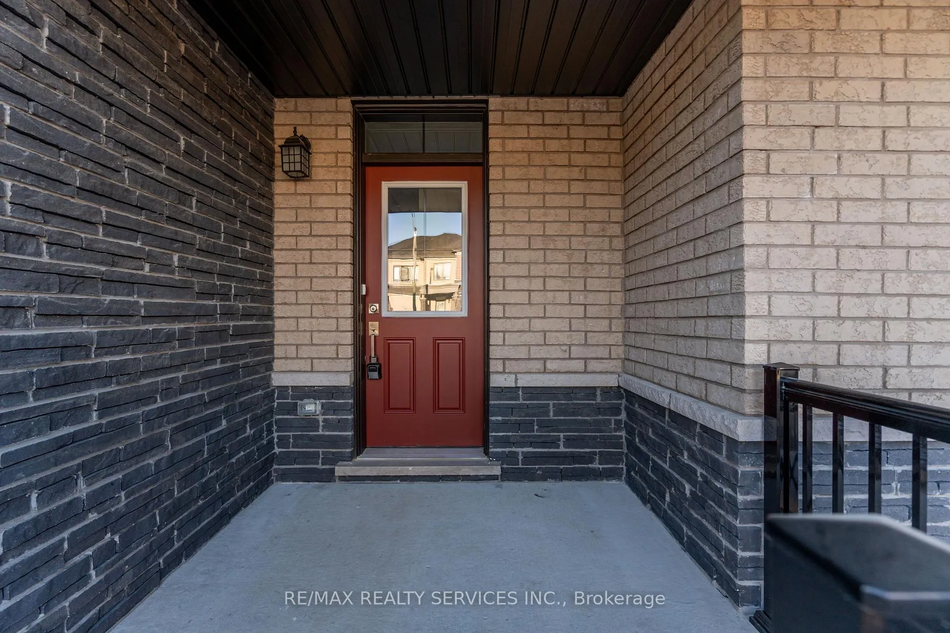 Photo 3 of 95 Granville Crescent, Haldimand — HOMEH