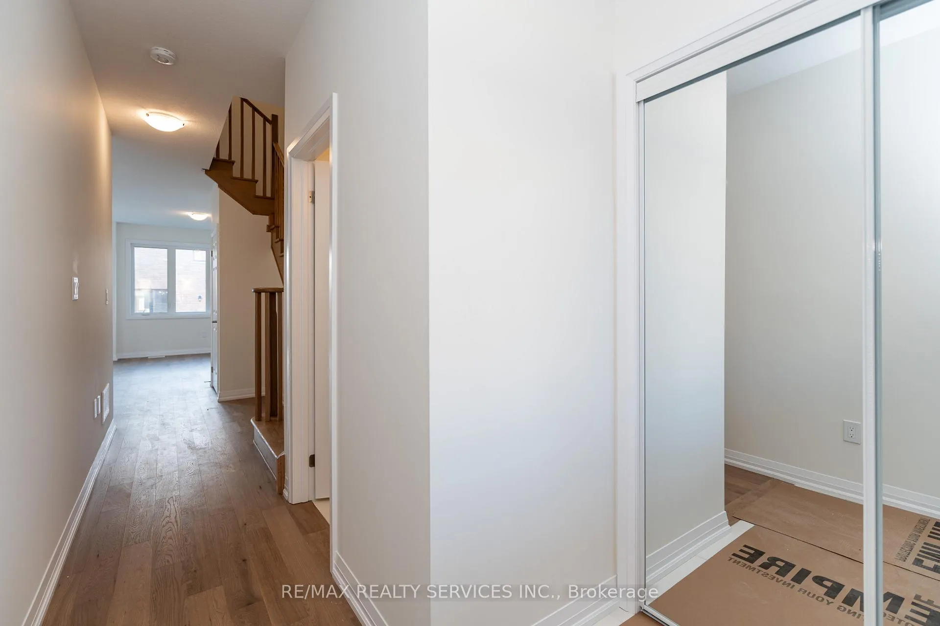 Photo 5 of 95 Granville Crescent, Haldimand — HOMEH
