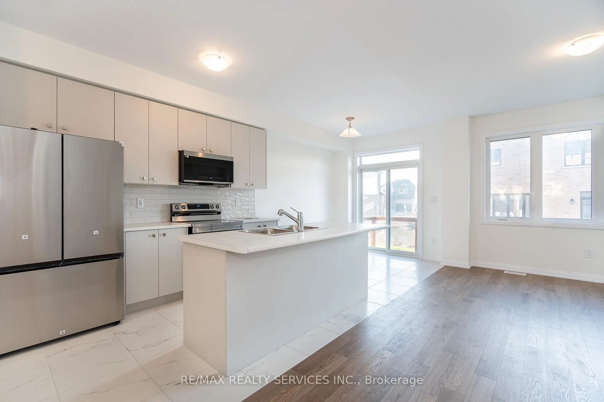 Photo 9 of 95 Granville Crescent, Haldimand — HOMEH