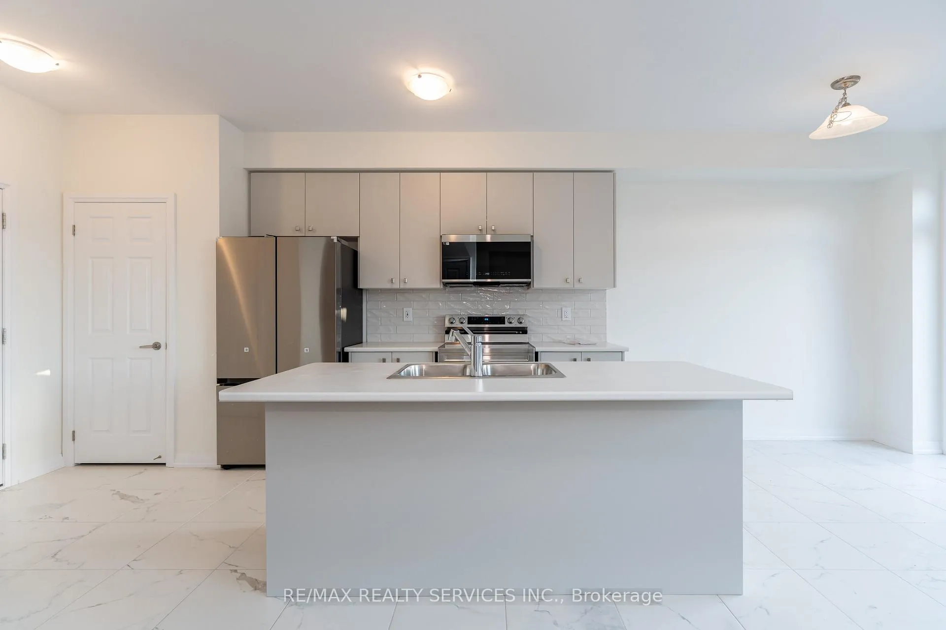 Photo 10 of 95 Granville Crescent, Haldimand — HOMEH