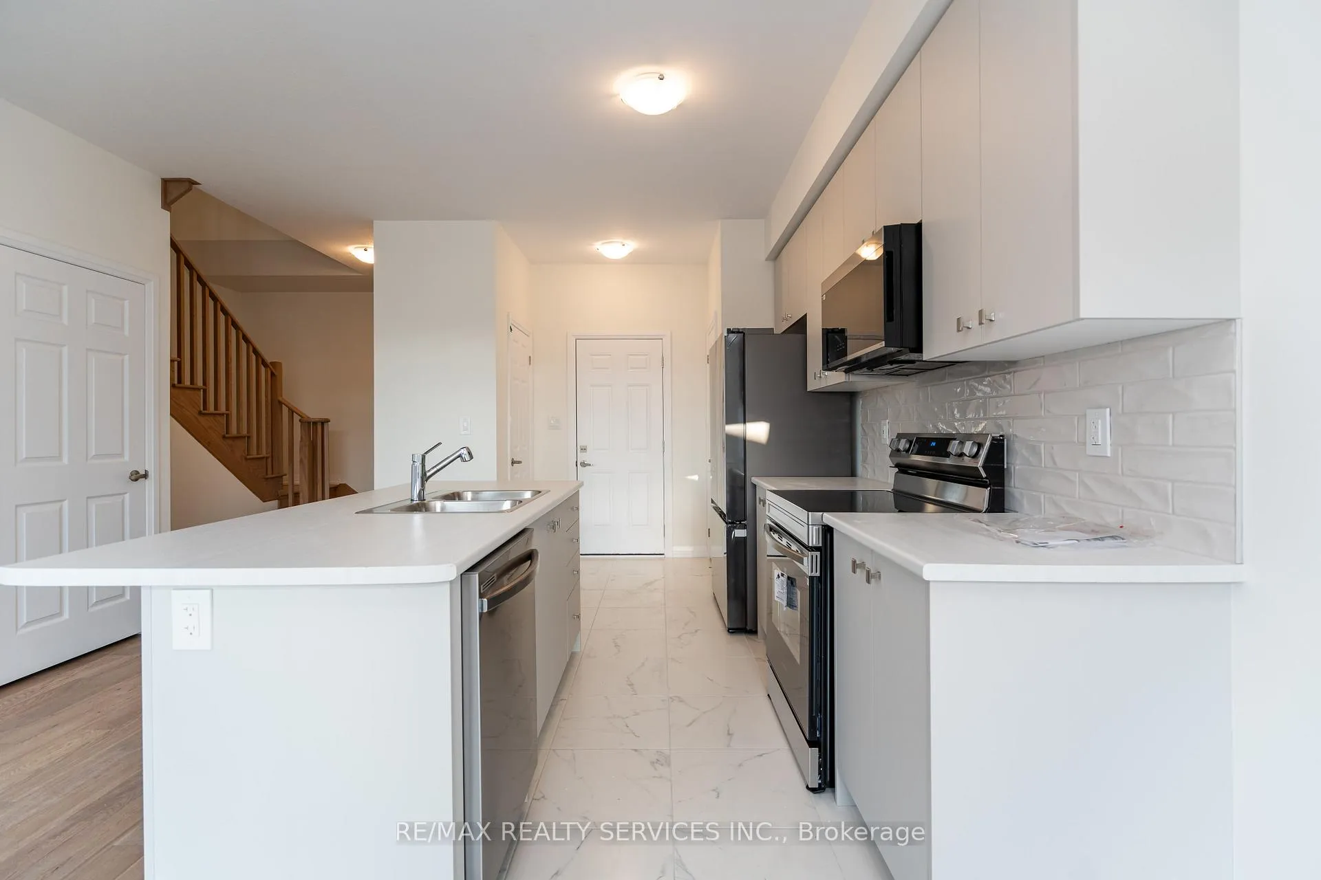 Photo 11 of 95 Granville Crescent, Haldimand — HOMEH
