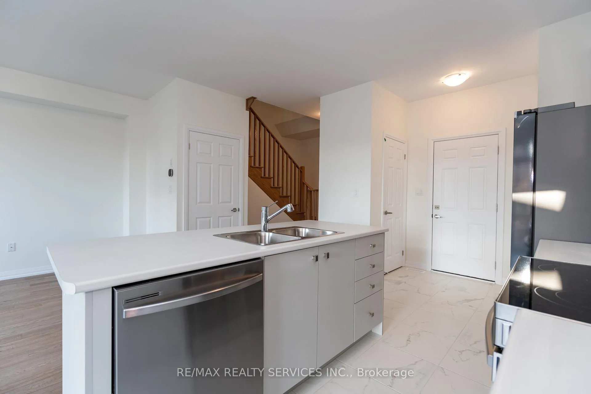 Photo 12 of 95 Granville Crescent, Haldimand — HOMEH
