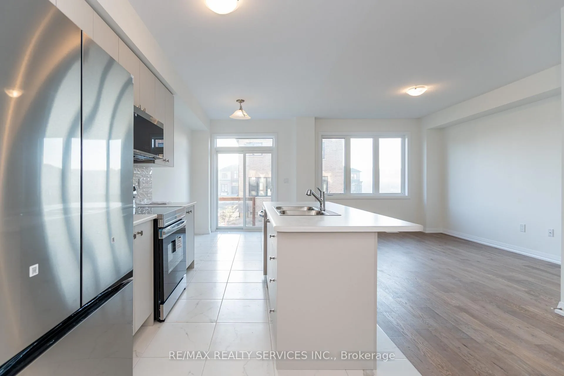 Photo 13 of 95 Granville Crescent, Haldimand — HOMEH