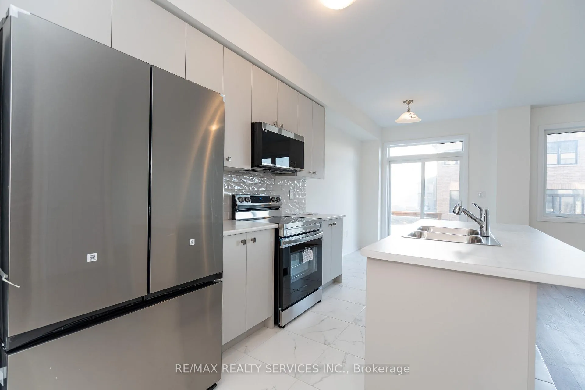 Photo 14 of 95 Granville Crescent, Haldimand — HOMEH